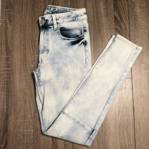 AEO 6 Hi-Rise Acid Wash Jegging
